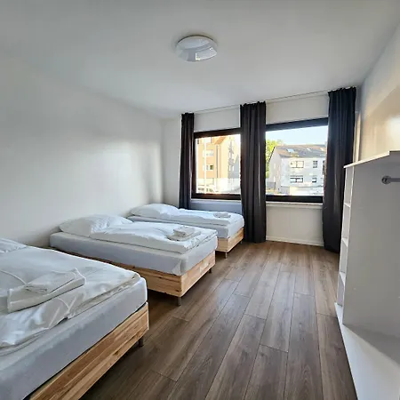 Apartment T&k - - 3-6 Grand With Private Parking For Vehicles *