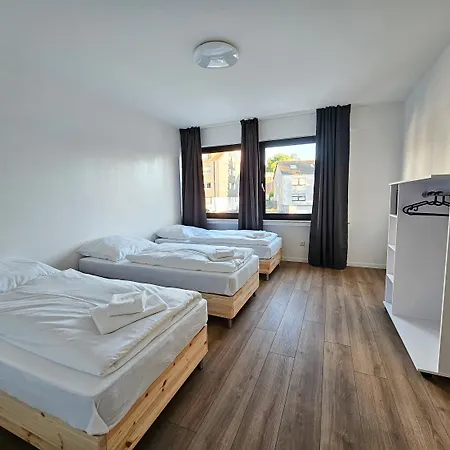 Apartmán T&k - - 3-6 Grand With Private Parking For Vehicles Solingen