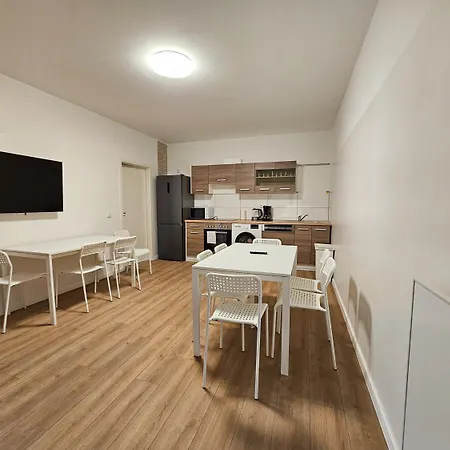 T&k - - 3-6 Grand With Private Parking For Vehicles *