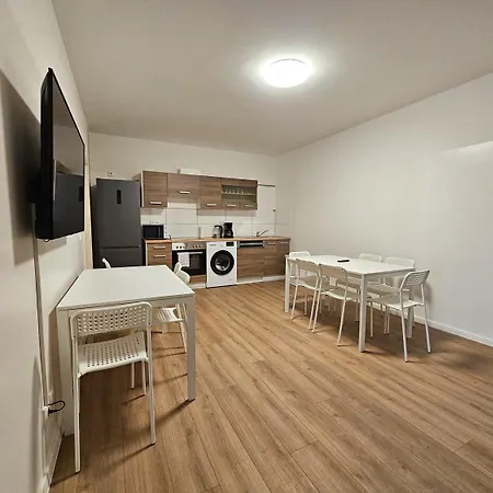 T&k - - 3-6 Grand With Private Parking For Vehicles