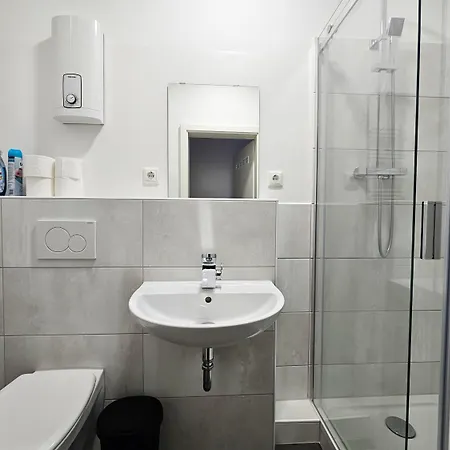 T&k - - 3-6 Grand With Private Parking For Vehicles Apartmán Solingen