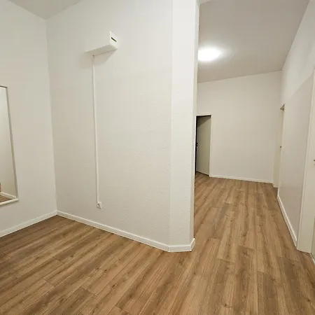 T&k - - 3-6 Grand With Private Parking For Vehicles Apartmán Solingen