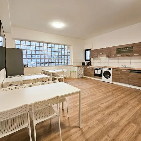 T&k - - 3-6 Grand With Private Parking For Vehicles Apartmán