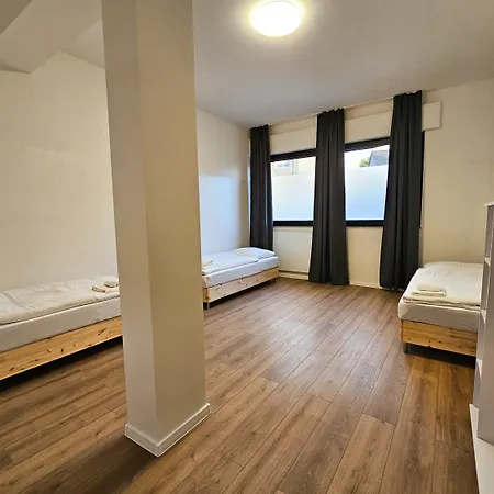 Apartmán T&k - - 3-6 Grand With Private Parking For Vehicles Solingen