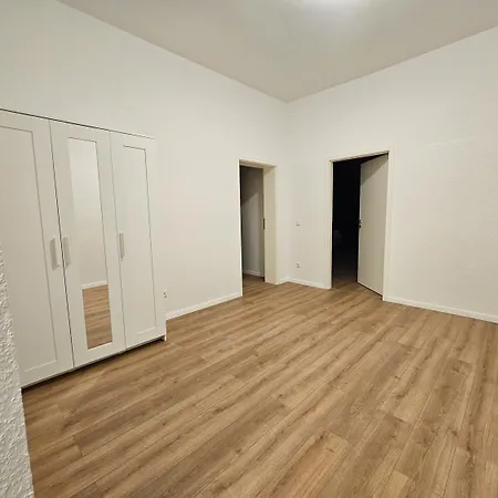 T&k - - 3-6 Grand With Private Parking For Vehicles *