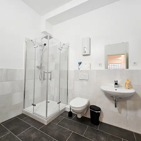 T&k - - 3-6 Grand With Private Parking For Vehicles Apartmán Solingen