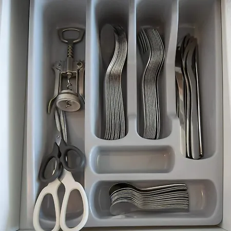 T&k - - 3-6 Grand With Private Parking For Vehicles Apartment *