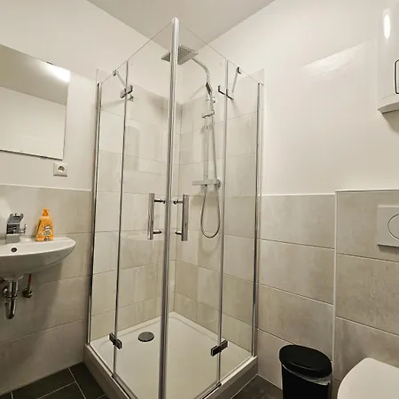 Apartment T&k - - 3-6 Grand With Private Parking For Vehicles *