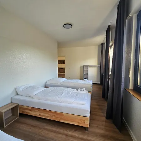 T&k - - 3-6 Grand With Private Parking For Vehicles * Solingen