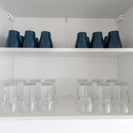 T&k - - 3-6 Grand With Private Parking For Vehicles Apartment