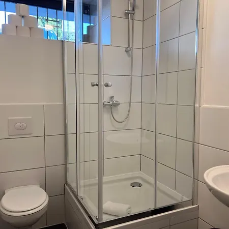 Apartmán T&k - - 3-6 Grand With Private Parking For Vehicles Solingen