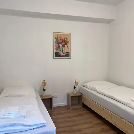 Apartmán T&k - - 3-6 Grand With Private Parking For Vehicles Solingen