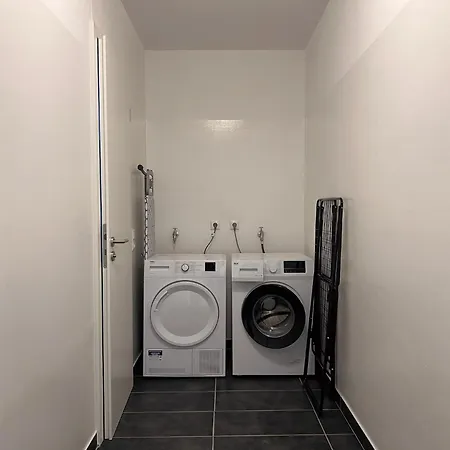 T&k - - 3-6 Grand With Private Parking For Vehicles Solingen