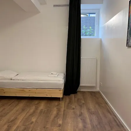 Apartmán T&k - - 3-6 Grand With Private Parking For Vehicles Solingen