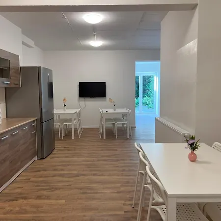 T&k - - 3-6 Grand With Private Parking For Vehicles *