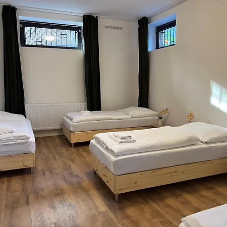 T&k - - 3-6 Grand With Private Parking For Vehicles * Solingen