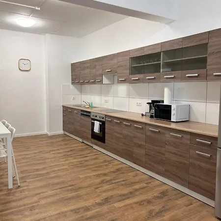 T&k - - 3-6 Grand With Private Parking For Vehicles Apartmán