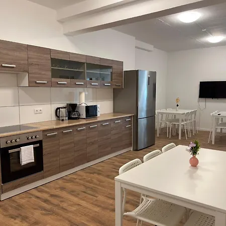 T&k - - 3-6 Grand With Private Parking For Vehicles * Solingen
