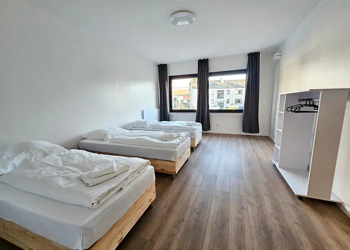 T&k - - 3-6 Grand With Private Parking For Vehicles Appartement Solingen