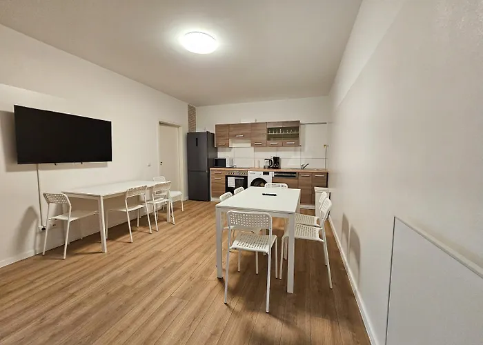 T&k - - 3-6 Grand With Private Parking For Vehicles *