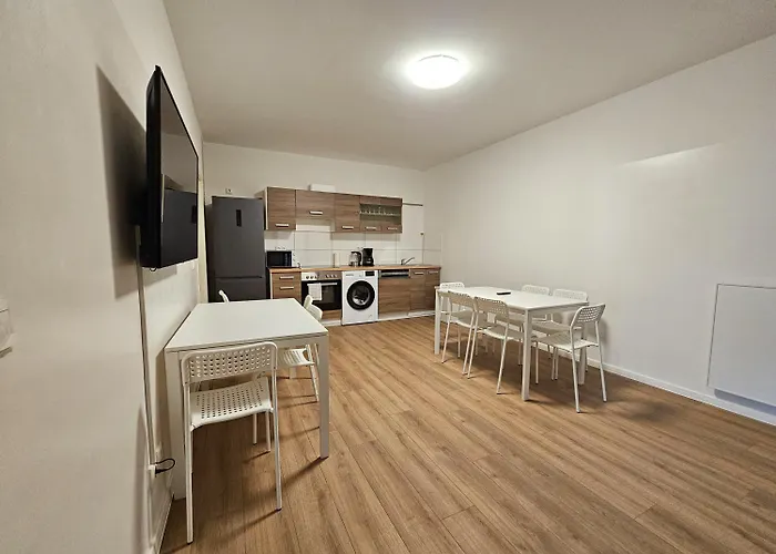 T&k - - 3-6 Grand With Private Parking For Vehicles