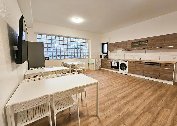 T&k - - 3-6 Grand With Private Parking For Vehicles Appartement