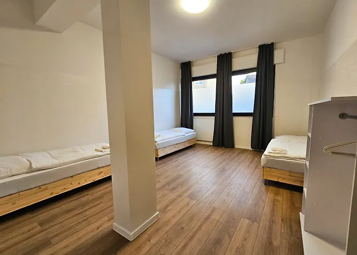 Appartement T&k - - 3-6 Grand With Private Parking For Vehicles Solingen