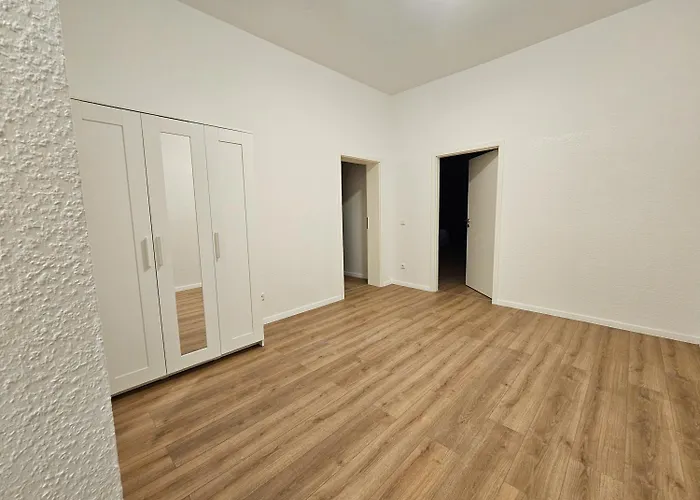 T&k - - 3-6 Grand With Private Parking For Vehicles *