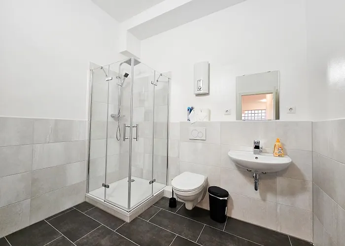 T&k - - 3-6 Grand With Private Parking For Vehicles Appartement Solingen