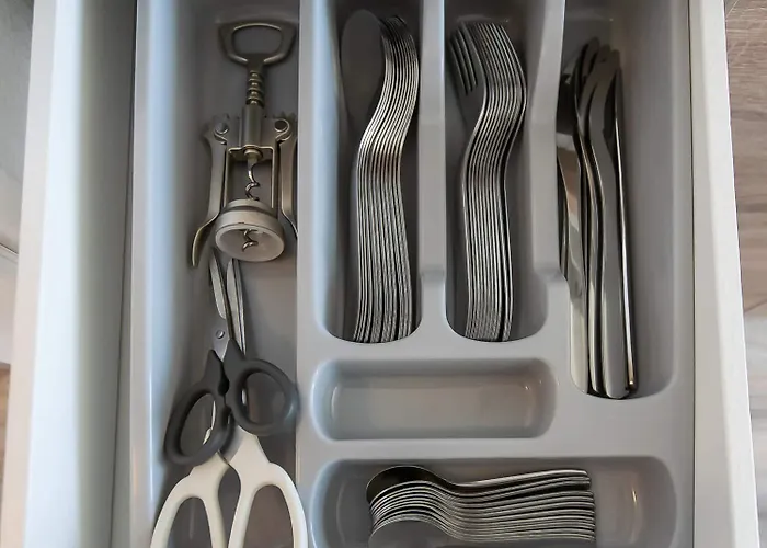 T&k - - 3-6 Grand With Private Parking For Vehicles Appartement *