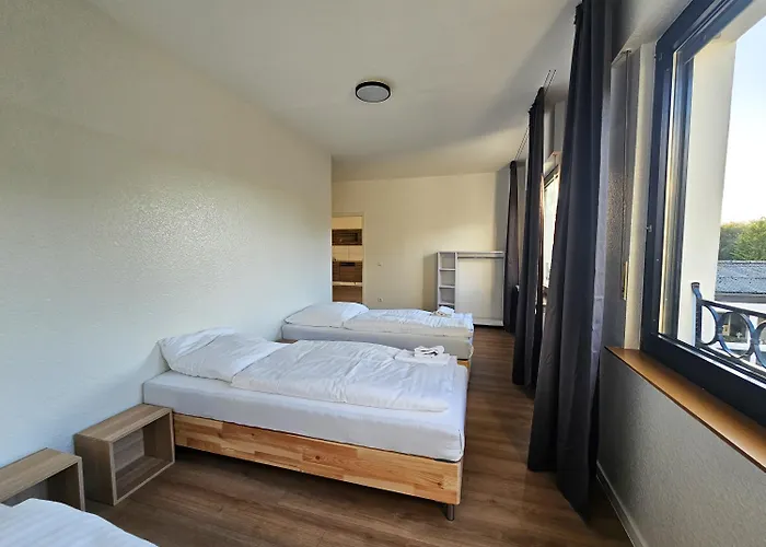 T&k - - 3-6 Grand With Private Parking For Vehicles * Solingen