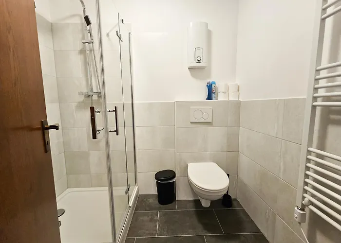 T&k - - 3-6 Grand With Private Parking For Vehicles