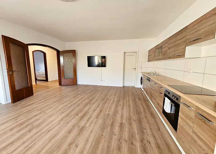 T&k - - 3-6 Grand With Private Parking For Vehicles Appartement Solingen